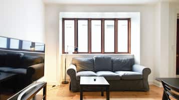 Apartment, 1 Bedroom, City View | Living room