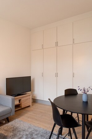 公寓, 2 間臥室, 雪櫃 | 客廳 | 電視