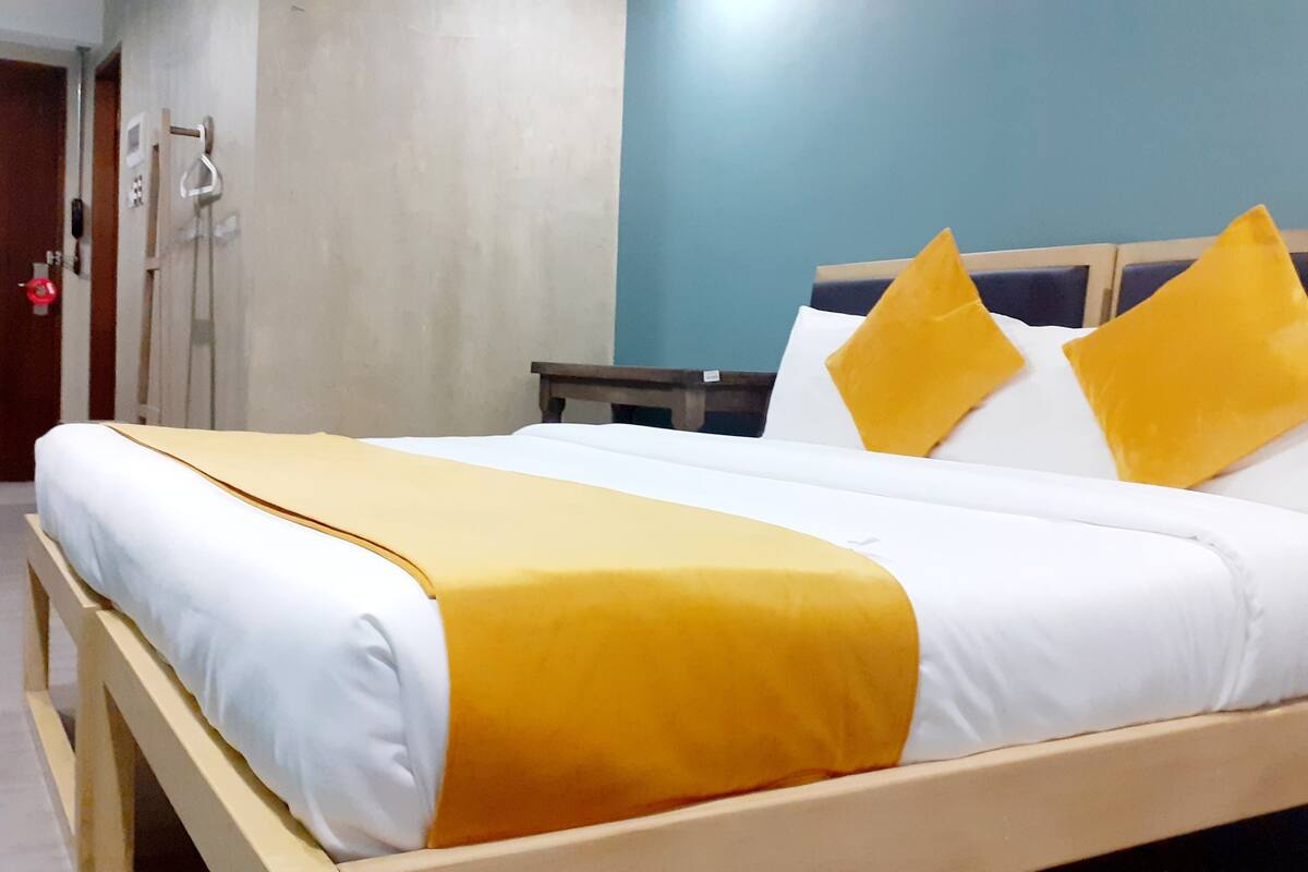 Honeymoon Suite | Free WiFi, bed sheets