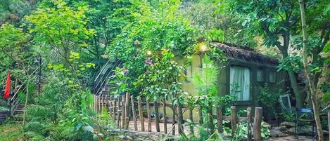 Alpehytte – superior | Sengetøy av topp kvalitet, minibar og individuelt dekorert