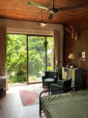 Room, 1 Katil Raja (King), Mountain View | Peralatan tempat tidur premium, bar mini, dihias secara berasingan 