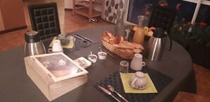 Free daily continental breakfast