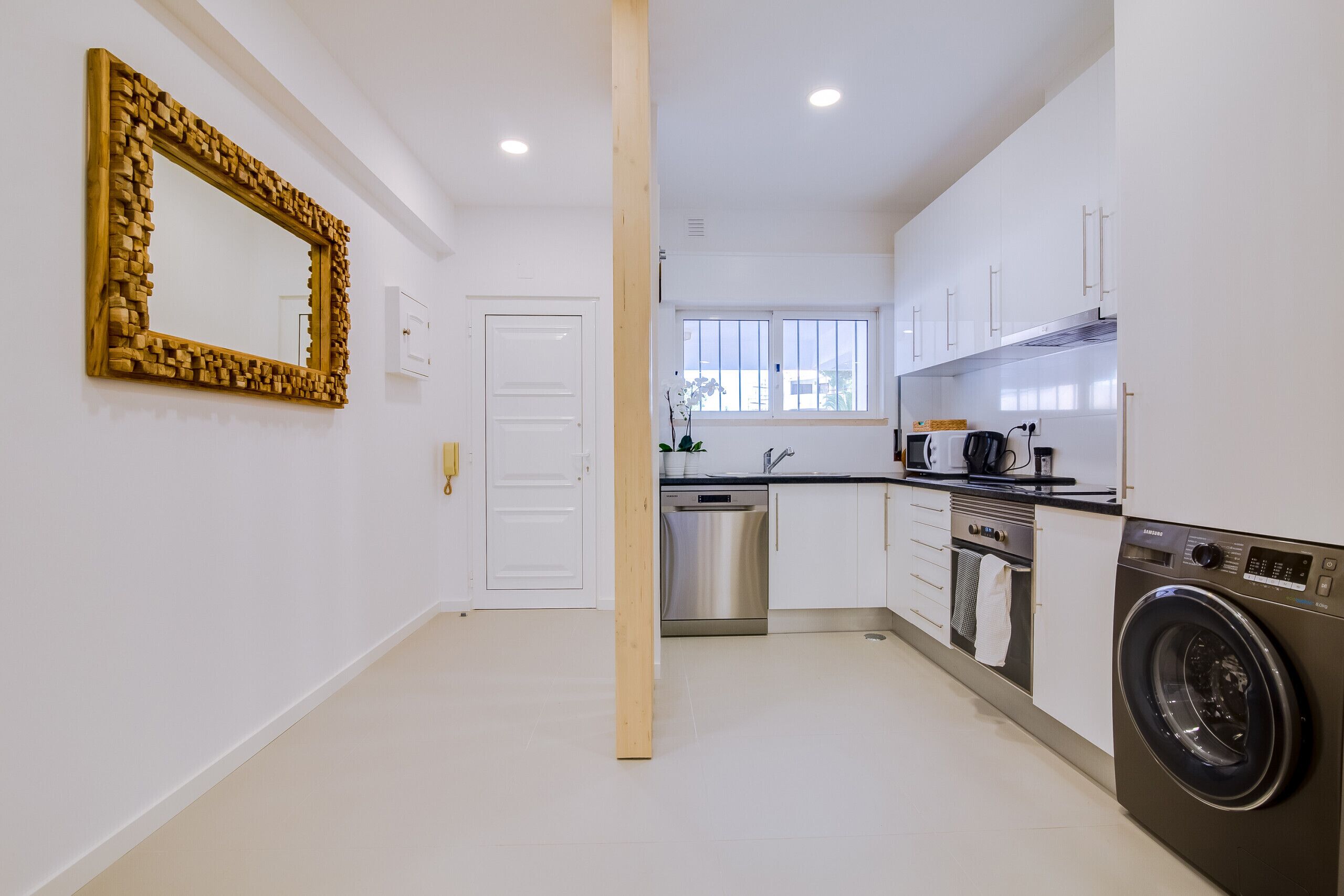 雪櫃、微波爐、焗爐、洗碗機