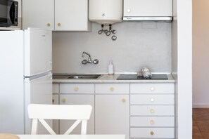 Fridge, microwave, coffee/tea maker, electric kettle - Maresia - Front beach - Quarteira (Quarteira)
