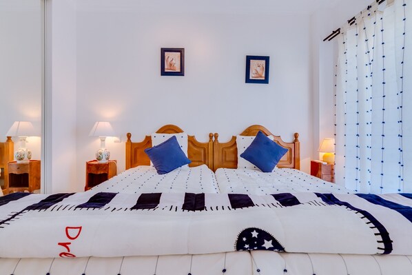 2 slaapkamers, een strijkplank/strijkijzer, gratis wifi, beddengoed