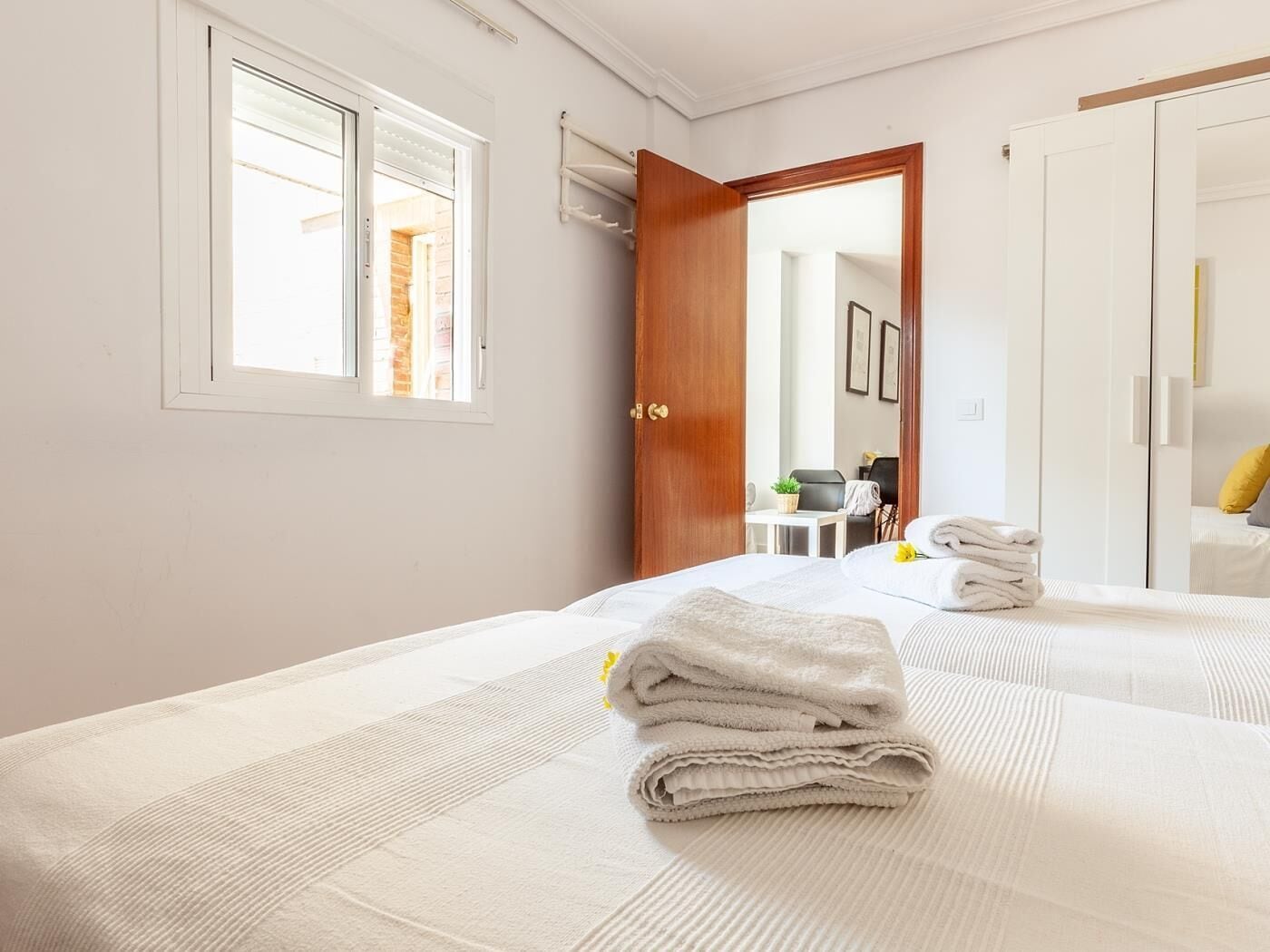 1 chambre, fer et planche à repasser, accès Internet, draps fournis