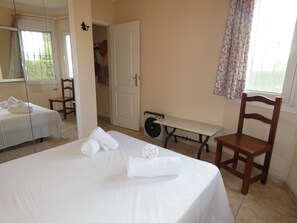 3 bedrooms, iron/ironing board, free WiFi, bed sheets