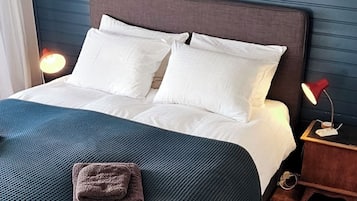 2 slaapkamers, een strijkplank/strijkijzer, internet, beddengoed