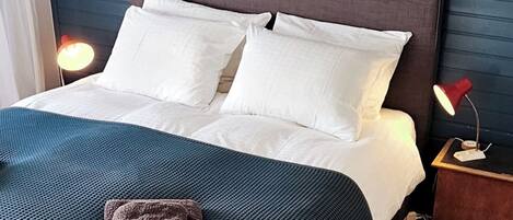 2 habitaciones, tabla de planchar con plancha, internet y ropa de cama