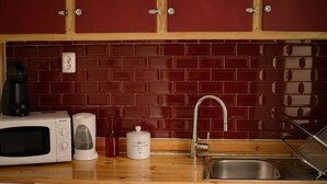 Cafetera/tetera, refrigerador, microondas, horno