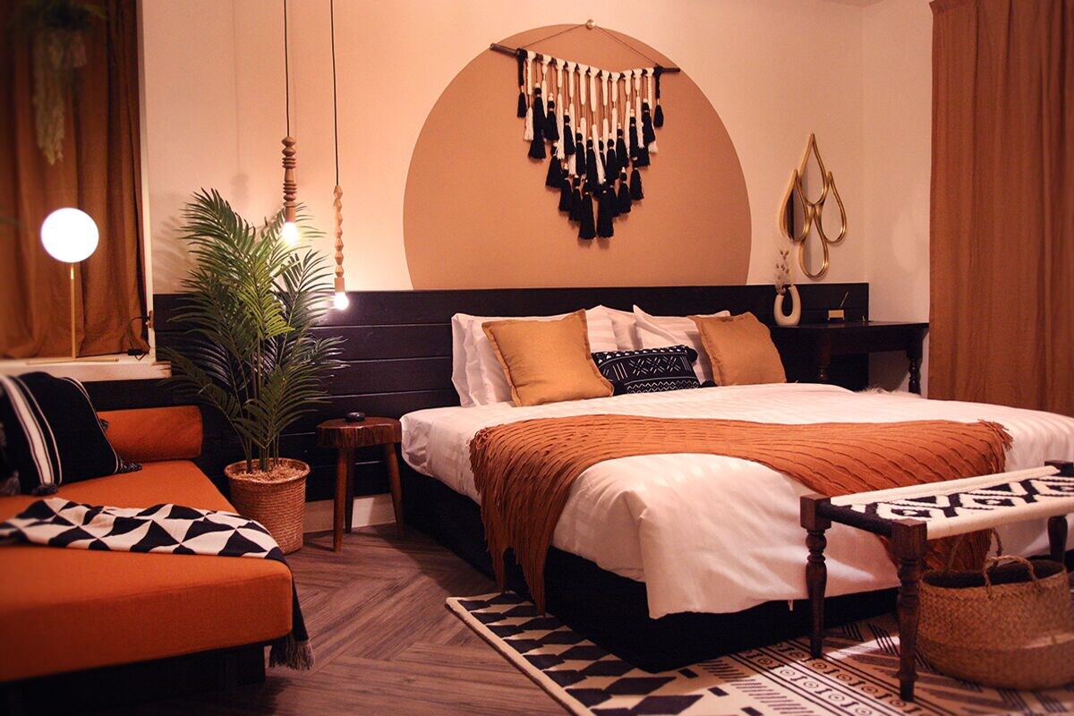 Elite kamer, 1 kingsize bed, bad | Luxe beddengoed, donsdekens, een minibar, individueel gedecoreerd