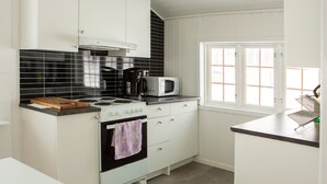 Room, Shared Bathroom | Shared kitchen