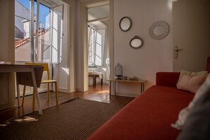 3 bedrooms, iron/ironing board, travel cot, WiFi - Bica Yellow Tram Flat (Lisbon)