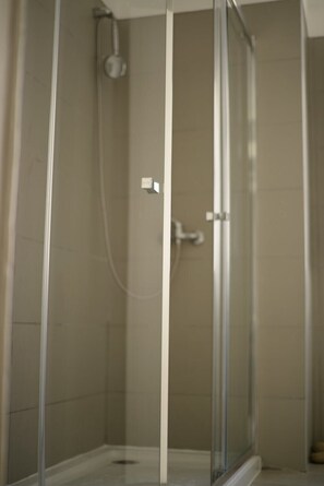 ヘアドライヤー、タオル