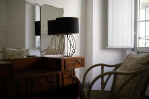 Interior - The Portuguese II, at Bica's funicular Street (Lisboa)