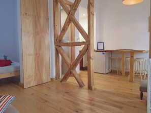 1 bedroom, iron/ironing board, travel cot, WiFi - A Portuguesa, at Bica's Funicular Street (Lisbon)