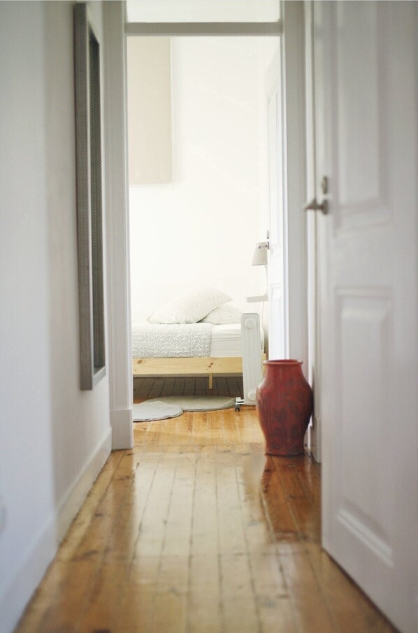 2 dormitoris, planxa i posts de planxar, un bressol de viatge i wifi