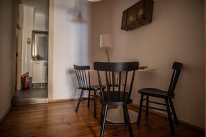 Dining - Lively Bairro Alto, in the heart of the nightlife district (Lisboa)