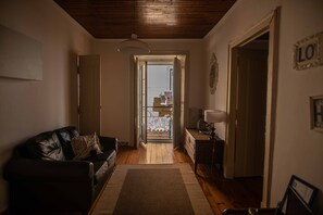 TV, stereo - Lively Bairro Alto, in the heart of the nightlife district (Lisboa)