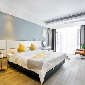 Individually decorated, blackout curtains, free WiFi, bed sheets