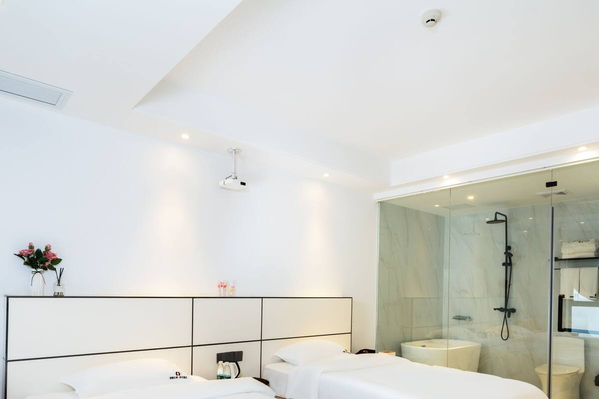 Individually decorated, blackout curtains, free WiFi, bed sheets