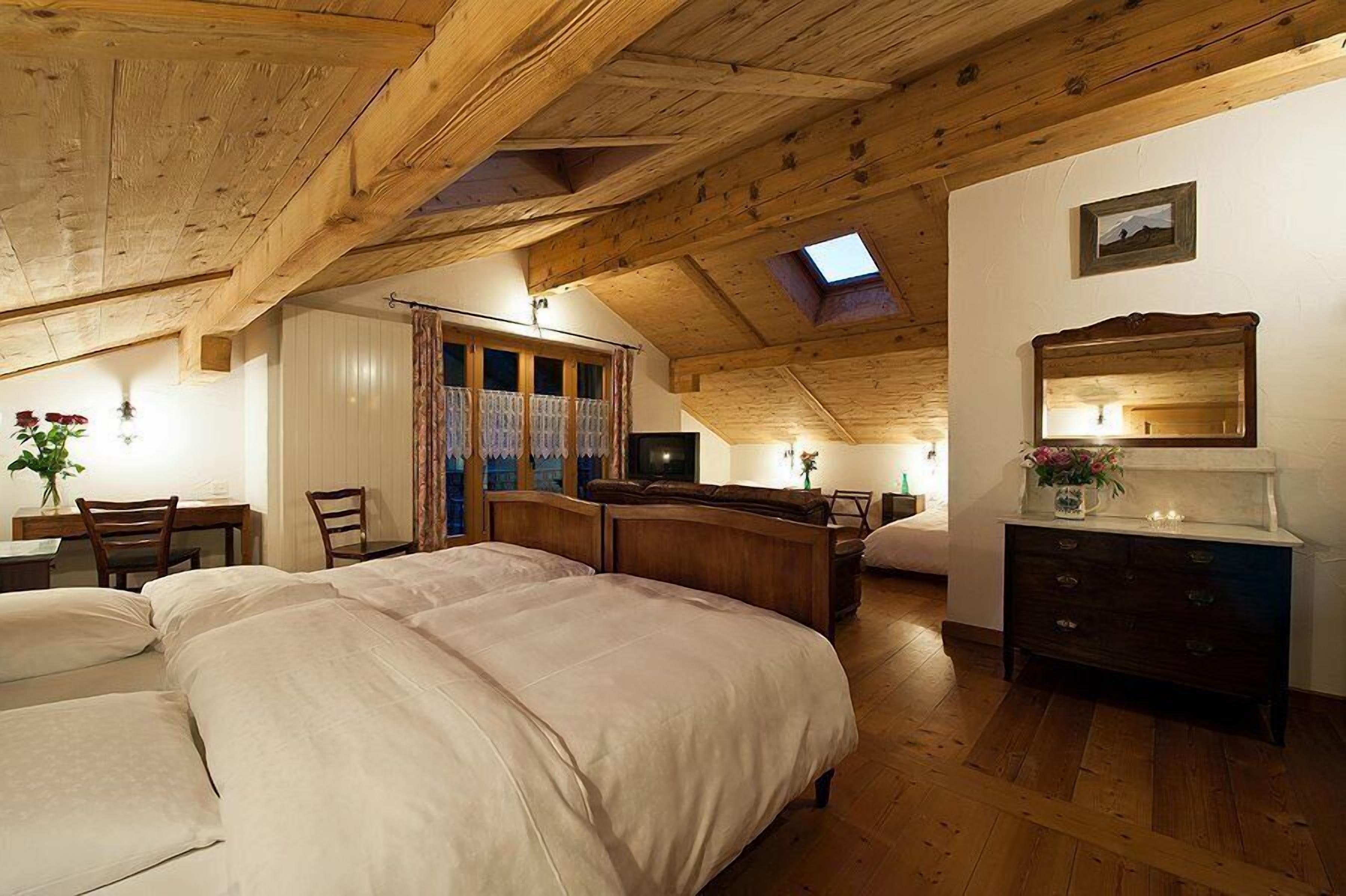 Family Suite | Individually decorated, individually furnished, desk, iron/ironing board