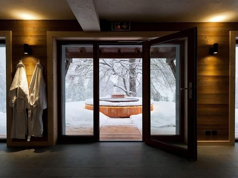 Sauna, steam room, sports massages, massages