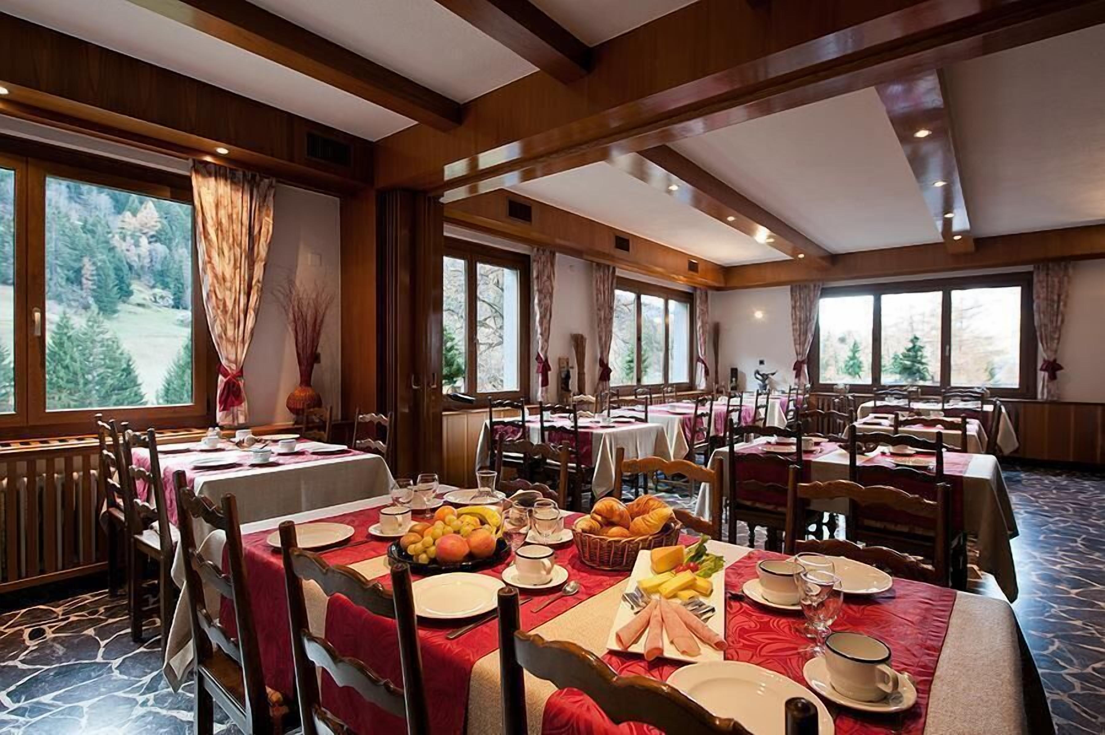 包含每日自助早餐