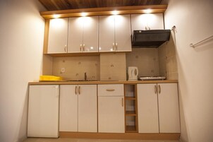 Fridge, stovetop, electric kettle, cookware/dishes/utensils