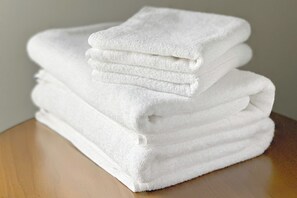 家庭客房, 2 張加大雙人床, 非吸煙房, 廚房 (2 Queen Beds, 1 Double Bed) | 客房設施服務