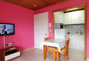 Studio (Mint) | Private kitchenette
