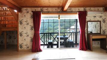 Duplex (Camellia) | Living area | Flat-screen TV
