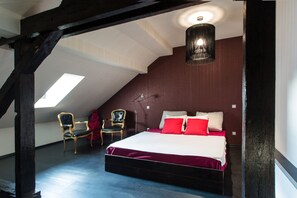 4 chambres, coffres-forts dans les chambres, fer et planche à repasser