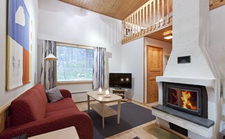 Estudio, sauna (34 m2) | Tabla de planchar con plancha y ropa de cama