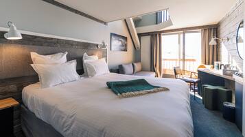 Suite, en duplex | Minibar, caja de seguridad en la habitación y decoración personalizada