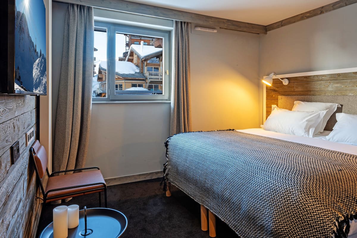 Een minibar, een kluis op de kamer, individueel gedecoreerd