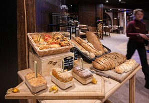 Free daily buffet breakfast - Hôtel Le Levanna by Les Etincelles (Tignes)