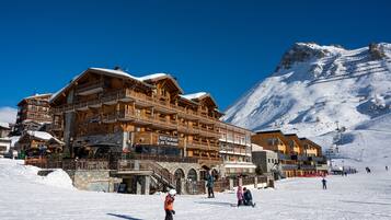 Vista frontal de la propiedad