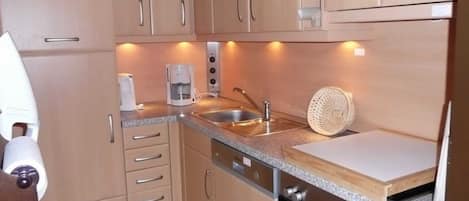 Réfrigérateur, micro-ondes, four, lave-vaisselle