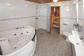Apartment, 2 Bedrooms (89 m2) | Bathroom