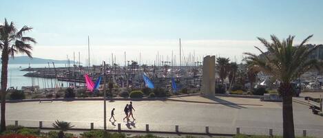 Aparcamiento en las instalaciones