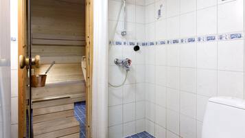 Apartamento, 1 quarto, sauna seca (45 m2) | Banheiro | Chuveiro, produtos de toalete grátis, toalhas de banho