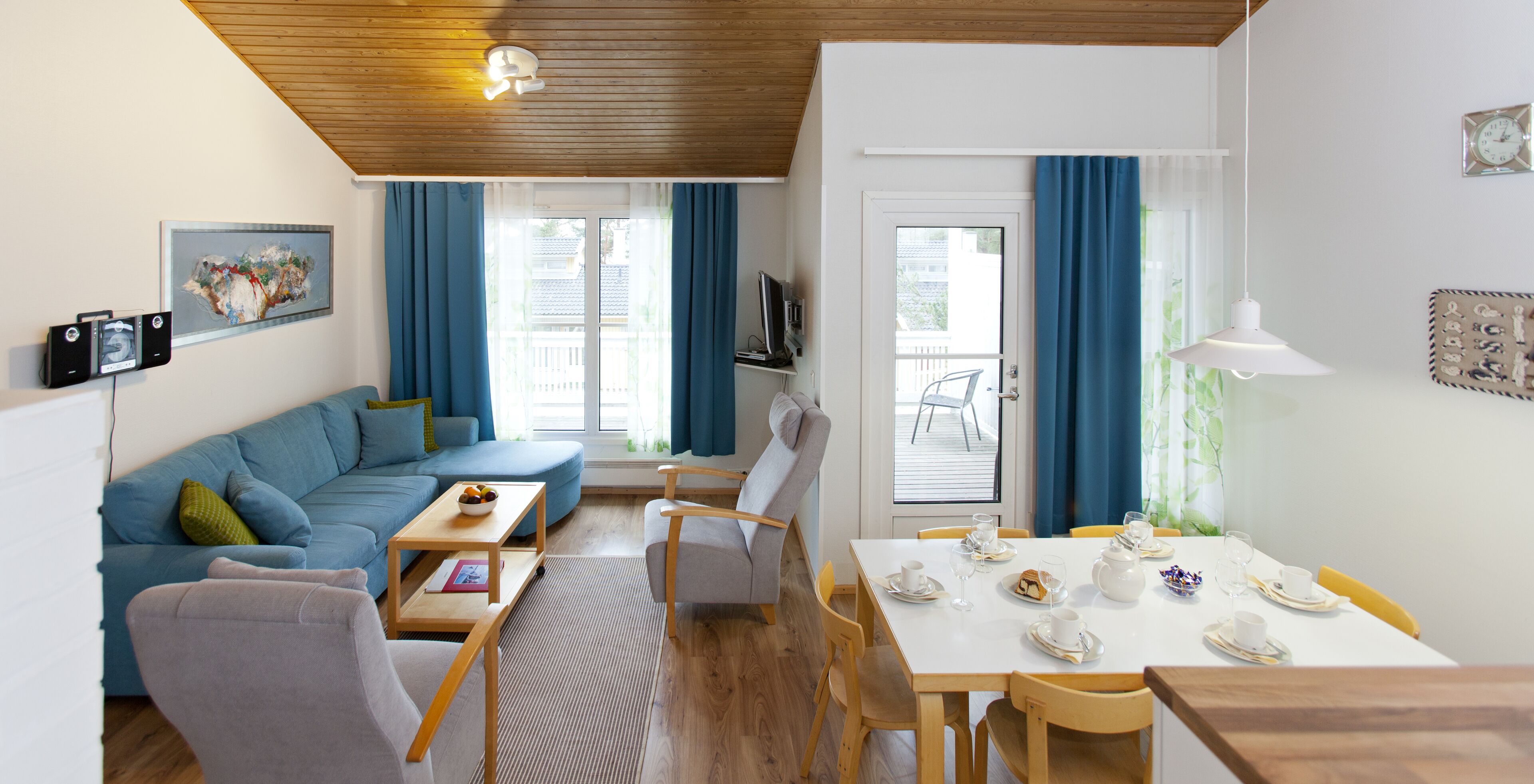 Apartment, 2 Bedrooms, Sauna (68 m2) | Living area | 32-inch flat-screen TV with digital channels