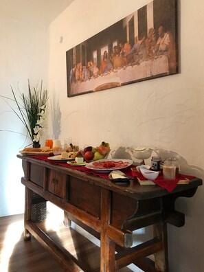 Free daily buffet breakfast