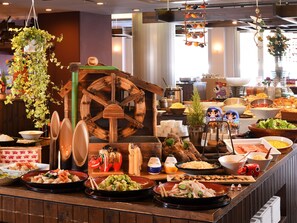 Free daily buffet breakfast