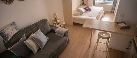 Fer et planche à repasser, lit parapluie, Wi-Fi, draps fournis