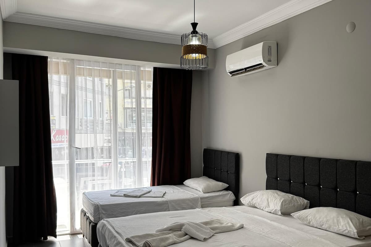 Chambre Triple Standard | 1 chambre, bureau, Wi-Fi gratuit