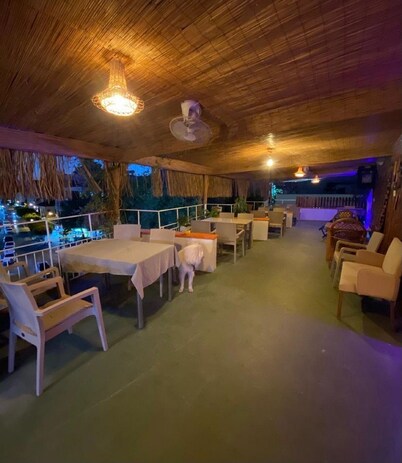 阿拉尼亚古纳丁酒店