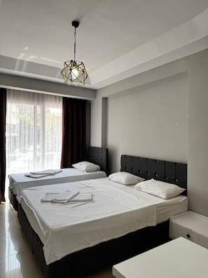 Chambre Triple Standard | 1 chambre, bureau, Wi-Fi gratuit