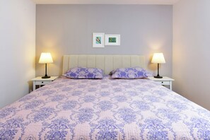 4 bedrooms, desk, soundproofing, iron/ironing board